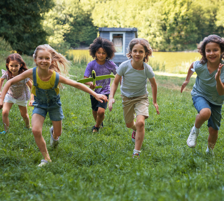 full-shot-kids-running-outdoors Bewerkt